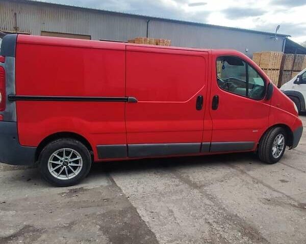 Красный Опель Виваро, объемом двигателя 2.5 л и пробегом 370 тыс. км за 6500 $, фото 1 на Automoto.ua
