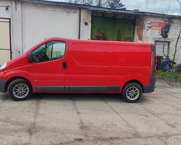 Красный Опель Виваро, объемом двигателя 2.5 л и пробегом 370 тыс. км за 6500 $, фото 4 на Automoto.ua