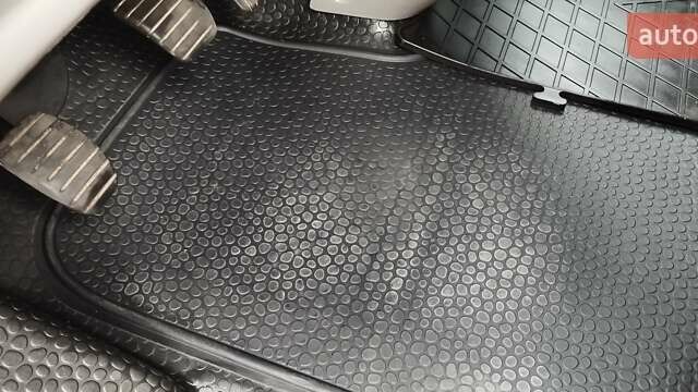 Красный Опель Виваро, объемом двигателя 2 л и пробегом 251 тыс. км за 12200 $, фото 19 на Automoto.ua