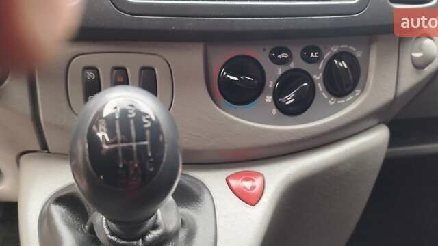 Красный Опель Виваро, объемом двигателя 2 л и пробегом 251 тыс. км за 12200 $, фото 25 на Automoto.ua