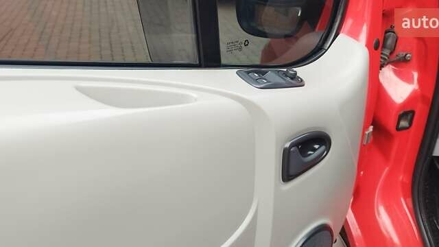 Красный Опель Виваро, объемом двигателя 2 л и пробегом 251 тыс. км за 12200 $, фото 14 на Automoto.ua