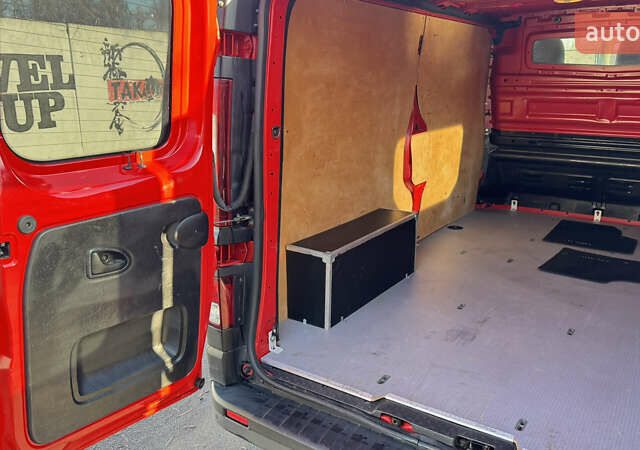 Красный Опель Виваро, объемом двигателя 1.6 л и пробегом 199 тыс. км за 18000 $, фото 17 на Automoto.ua