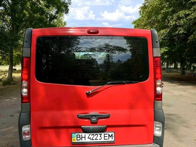 Красный Опель Виваро, объемом двигателя 20 л и пробегом 385 тыс. км за 8500 $, фото 1 на Automoto.ua