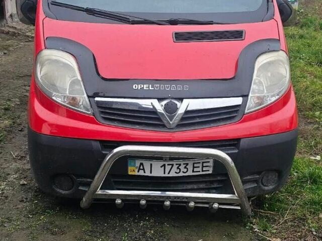 Красный Опель Виваро, объемом двигателя 2.5 л и пробегом 320 тыс. км за 7650 $, фото 1 на Automoto.ua