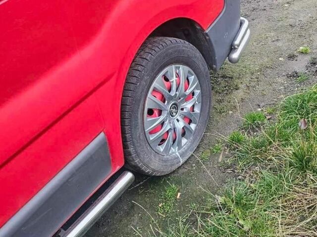 Красный Опель Виваро, объемом двигателя 2.5 л и пробегом 320 тыс. км за 7650 $, фото 4 на Automoto.ua