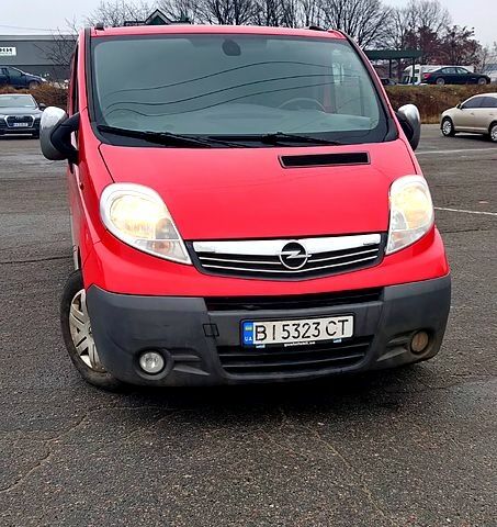 Красный Опель Виваро, объемом двигателя 20 л и пробегом 164 тыс. км за 14500 $, фото 1 на Automoto.ua