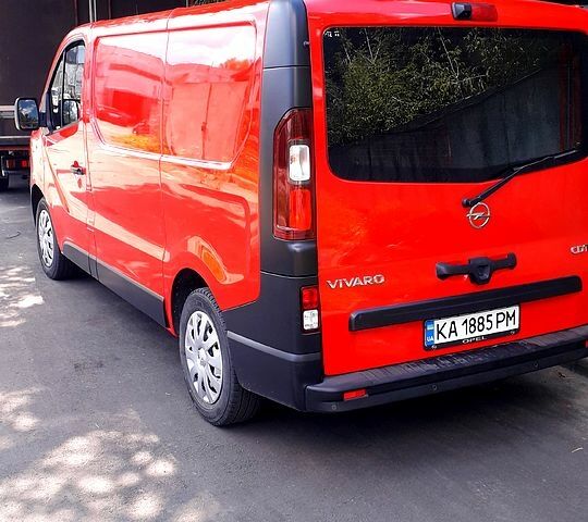 Красный Опель Виваро, объемом двигателя 1.6 л и пробегом 150 тыс. км за 13900 $, фото 1 на Automoto.ua
