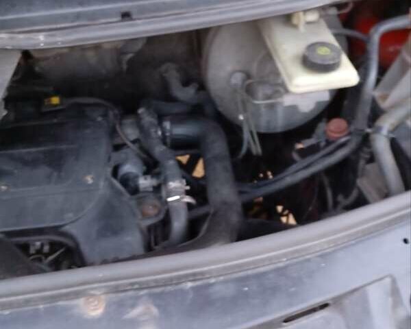 Червоний Опель Віваро, об'ємом двигуна 1.9 л та пробігом 404 тис. км за 5400 $, фото 18 на Automoto.ua