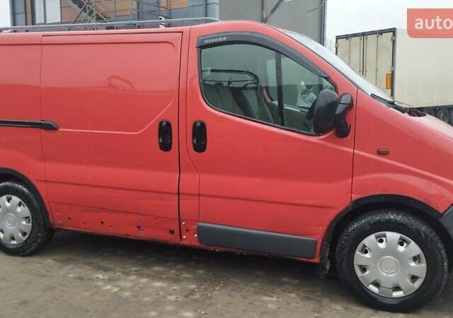Красный Опель Виваро, объемом двигателя 1.9 л и пробегом 270 тыс. км за 5050 $, фото 4 на Automoto.ua