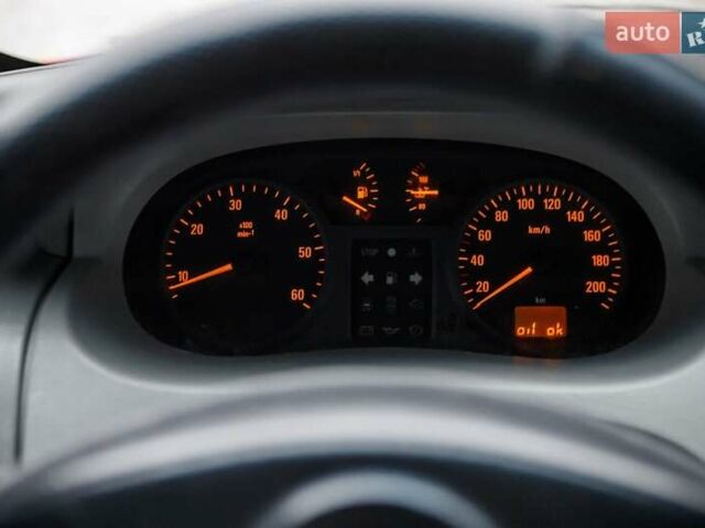 Червоний Опель Віваро, об'ємом двигуна 1.87 л та пробігом 400 тис. км за 8300 $, фото 21 на Automoto.ua