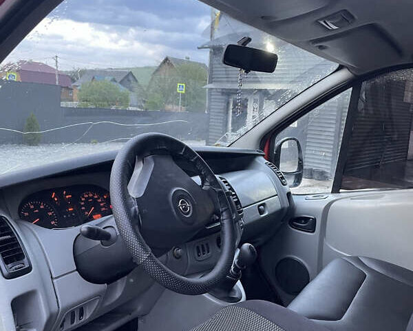 Красный Опель Виваро, объемом двигателя 2.5 л и пробегом 322 тыс. км за 7500 $, фото 6 на Automoto.ua