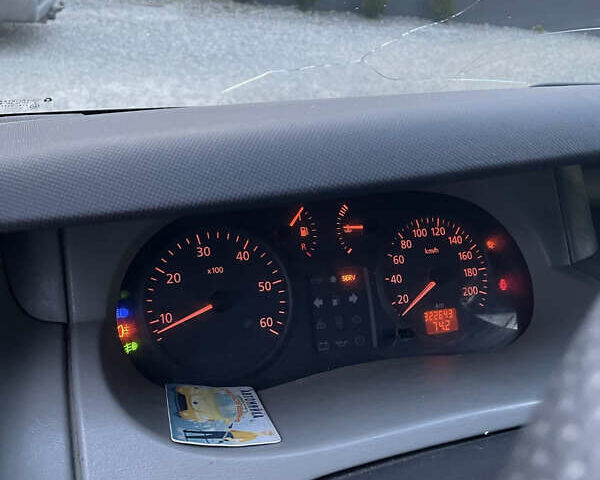 Красный Опель Виваро, объемом двигателя 2.5 л и пробегом 322 тыс. км за 7500 $, фото 7 на Automoto.ua