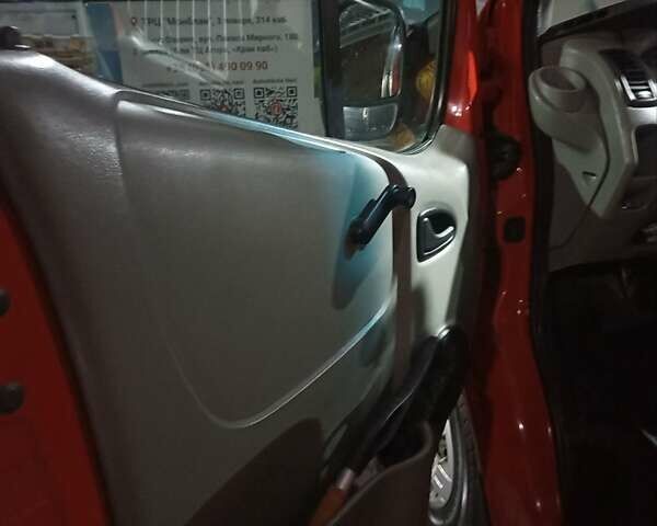 Красный Опель Виваро, объемом двигателя 1.9 л и пробегом 364 тыс. км за 6900 $, фото 10 на Automoto.ua