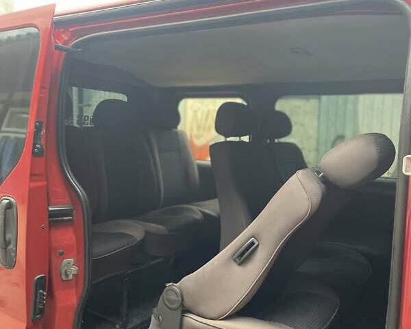 Красный Опель Виваро, объемом двигателя 2.5 л и пробегом 322 тыс. км за 7500 $, фото 3 на Automoto.ua