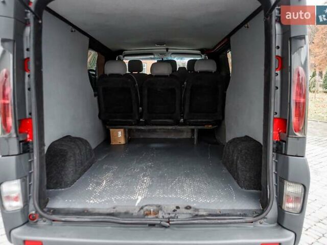 Червоний Опель Віваро, об'ємом двигуна 1.87 л та пробігом 400 тис. км за 8300 $, фото 24 на Automoto.ua