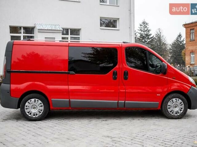 Червоний Опель Віваро, об'ємом двигуна 1.87 л та пробігом 400 тис. км за 8300 $, фото 3 на Automoto.ua