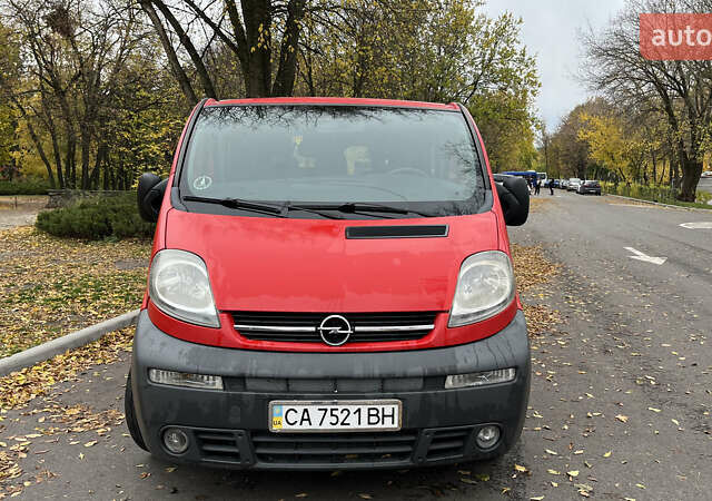 Красный Опель Виваро, объемом двигателя 2.5 л и пробегом 370 тыс. км за 8200 $, фото 3 на Automoto.ua