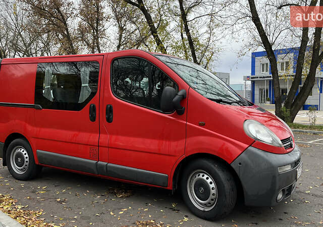 Красный Опель Виваро, объемом двигателя 2.5 л и пробегом 370 тыс. км за 8200 $, фото 1 на Automoto.ua