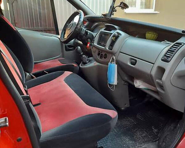 Красный Опель Виваро, объемом двигателя 2.46 л и пробегом 449 тыс. км за 5800 $, фото 7 на Automoto.ua