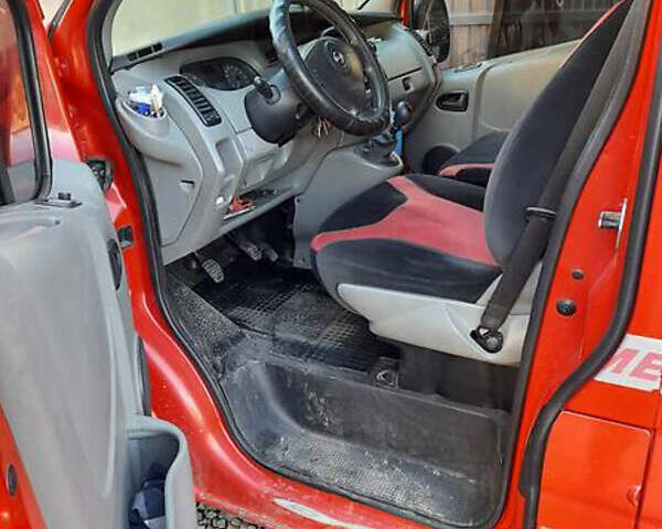 Красный Опель Виваро, объемом двигателя 2.46 л и пробегом 449 тыс. км за 5800 $, фото 3 на Automoto.ua