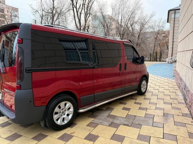 Червоний Опель Віваро, об'ємом двигуна 1.9 л та пробігом 310 тис. км за 8500 $, фото 1 на Automoto.ua