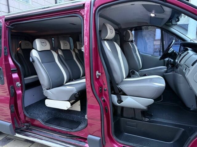 Червоний Опель Віваро, об'ємом двигуна 1.9 л та пробігом 310 тис. км за 8500 $, фото 12 на Automoto.ua