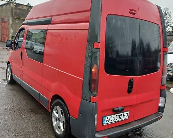 Красный Опель Виваро, объемом двигателя 2.5 л и пробегом 270 тыс. км за 6200 $, фото 3 на Automoto.ua