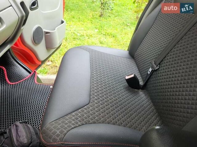 Красный Опель Виваро, объемом двигателя 2 л и пробегом 234 тыс. км за 8800 $, фото 122 на Automoto.ua