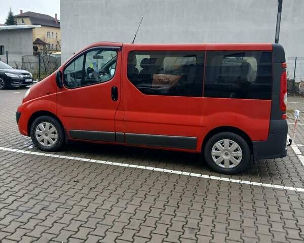 Красный Опель Виваро, объемом двигателя 2 л и пробегом 350 тыс. км за 8500 $, фото 1 на Automoto.ua