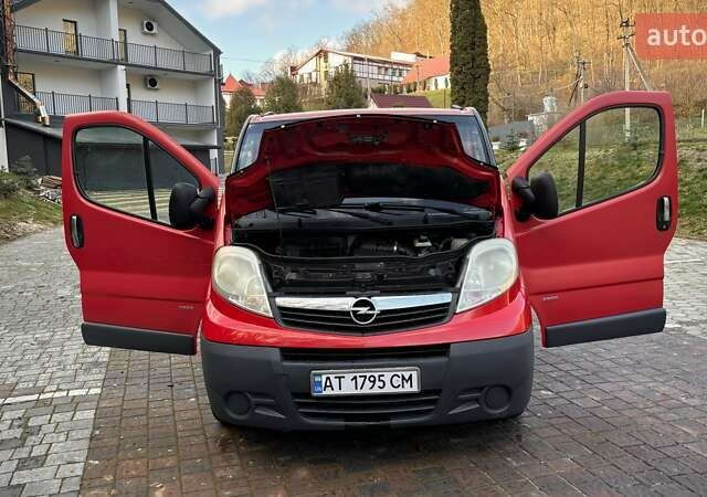 Красный Опель Виваро, объемом двигателя 2 л и пробегом 346 тыс. км за 8600 $, фото 50 на Automoto.ua