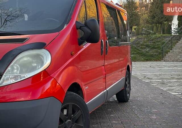 Красный Опель Виваро, объемом двигателя 2 л и пробегом 346 тыс. км за 8600 $, фото 4 на Automoto.ua