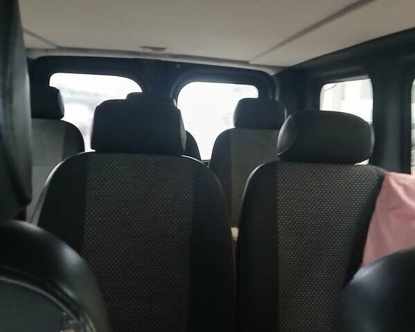 Красный Опель Виваро, объемом двигателя 2 л и пробегом 350 тыс. км за 8500 $, фото 8 на Automoto.ua