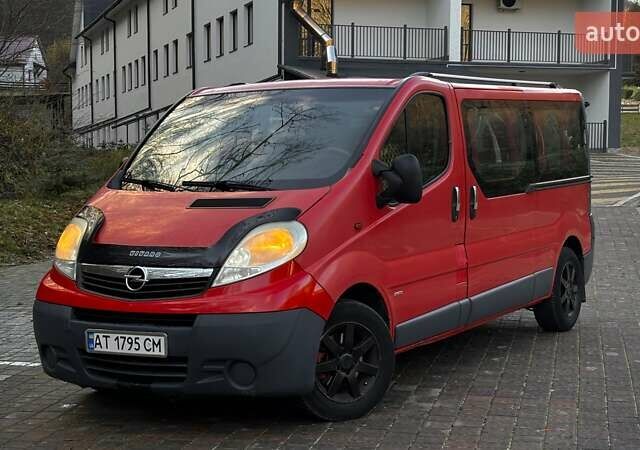 Красный Опель Виваро, объемом двигателя 2 л и пробегом 346 тыс. км за 8600 $, фото 2 на Automoto.ua