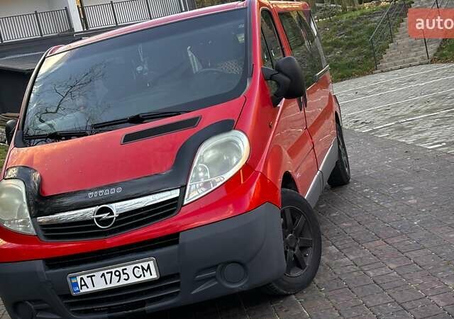 Красный Опель Виваро, объемом двигателя 2 л и пробегом 346 тыс. км за 8600 $, фото 3 на Automoto.ua
