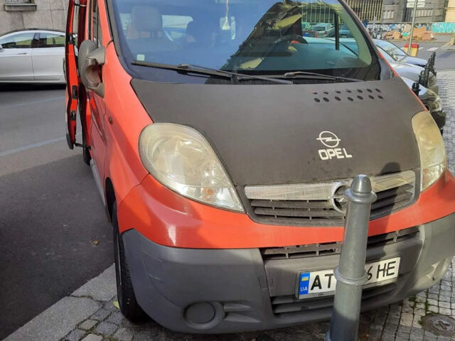 Червоний Опель Віваро, об'ємом двигуна 2 л та пробігом 250 тис. км за 8800 $, фото 2 на Automoto.ua