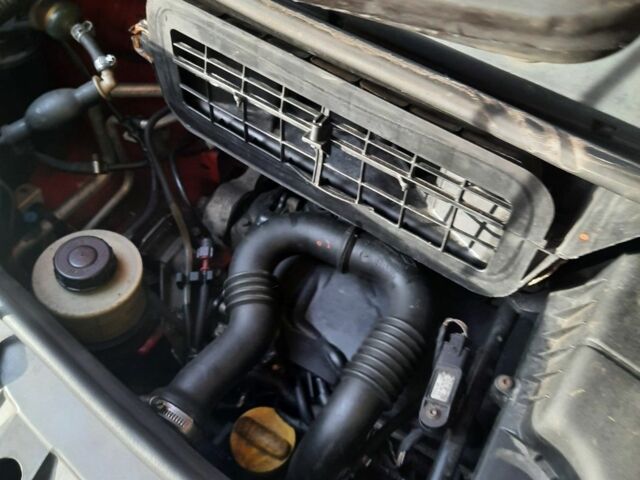 Червоний Опель Віваро, об'ємом двигуна 2 л та пробігом 250 тис. км за 8800 $, фото 3 на Automoto.ua