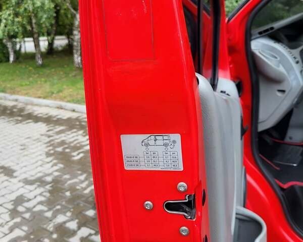 Красный Опель Виваро, объемом двигателя 2 л и пробегом 234 тыс. км за 8800 $, фото 102 на Automoto.ua