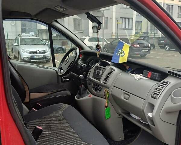 Красный Опель Виваро, объемом двигателя 2 л и пробегом 350 тыс. км за 8500 $, фото 9 на Automoto.ua