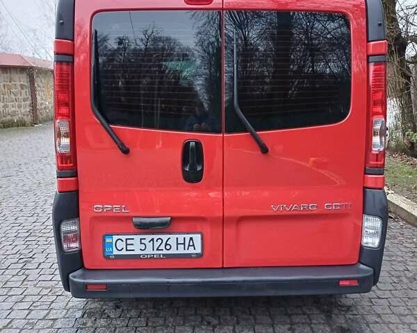 Красный Опель Виваро, объемом двигателя 2 л и пробегом 300 тыс. км за 10890 $, фото 4 на Automoto.ua