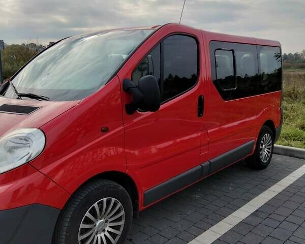 Красный Опель Виваро, объемом двигателя 2 л и пробегом 231 тыс. км за 9100 $, фото 4 на Automoto.ua