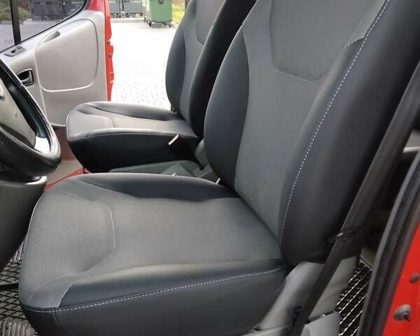 Красный Опель Виваро, объемом двигателя 2 л и пробегом 231 тыс. км за 9100 $, фото 13 на Automoto.ua