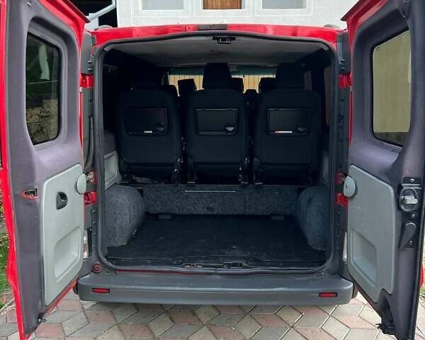 Червоний Опель Віваро, об'ємом двигуна 2 л та пробігом 300 тис. км за 9400 $, фото 24 на Automoto.ua