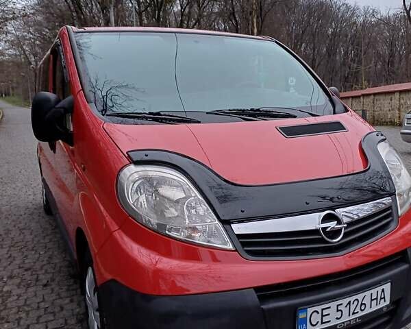 Красный Опель Виваро, объемом двигателя 2 л и пробегом 300 тыс. км за 10890 $, фото 1 на Automoto.ua