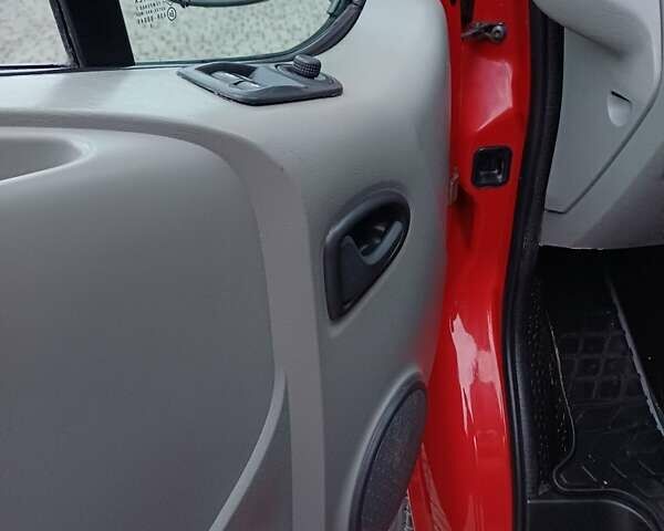 Красный Опель Виваро, объемом двигателя 2 л и пробегом 300 тыс. км за 10890 $, фото 16 на Automoto.ua