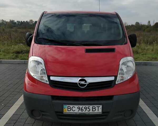 Красный Опель Виваро, объемом двигателя 2 л и пробегом 231 тыс. км за 9100 $, фото 6 на Automoto.ua