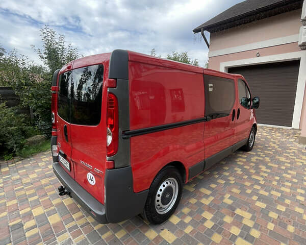 Красный Опель Виваро, объемом двигателя 2 л и пробегом 225 тыс. км за 7650 $, фото 7 на Automoto.ua