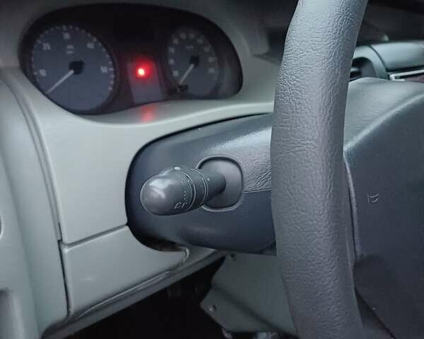 Красный Опель Виваро, объемом двигателя 2 л и пробегом 300 тыс. км за 10890 $, фото 13 на Automoto.ua