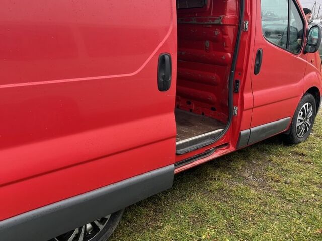 Красный Опель Виваро, объемом двигателя 2 л и пробегом 226 тыс. км за 7800 $, фото 3 на Automoto.ua