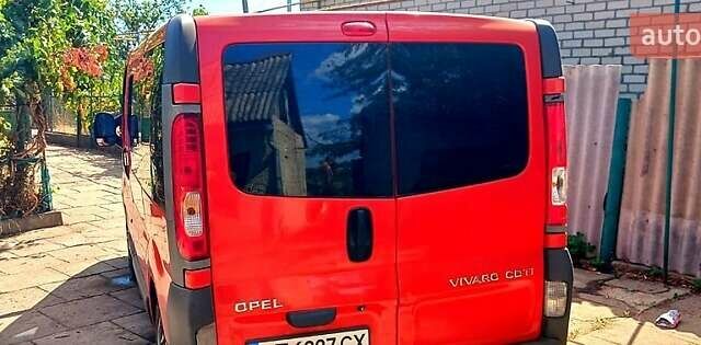 Красный Опель Виваро, объемом двигателя 2 л и пробегом 316 тыс. км за 9000 $, фото 8 на Automoto.ua