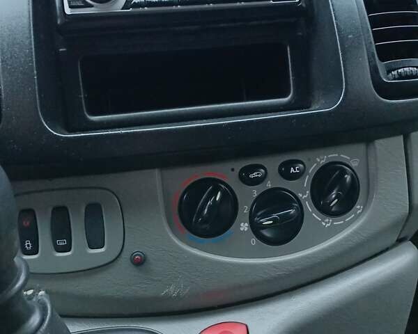 Красный Опель Виваро, объемом двигателя 2 л и пробегом 300 тыс. км за 10890 $, фото 15 на Automoto.ua